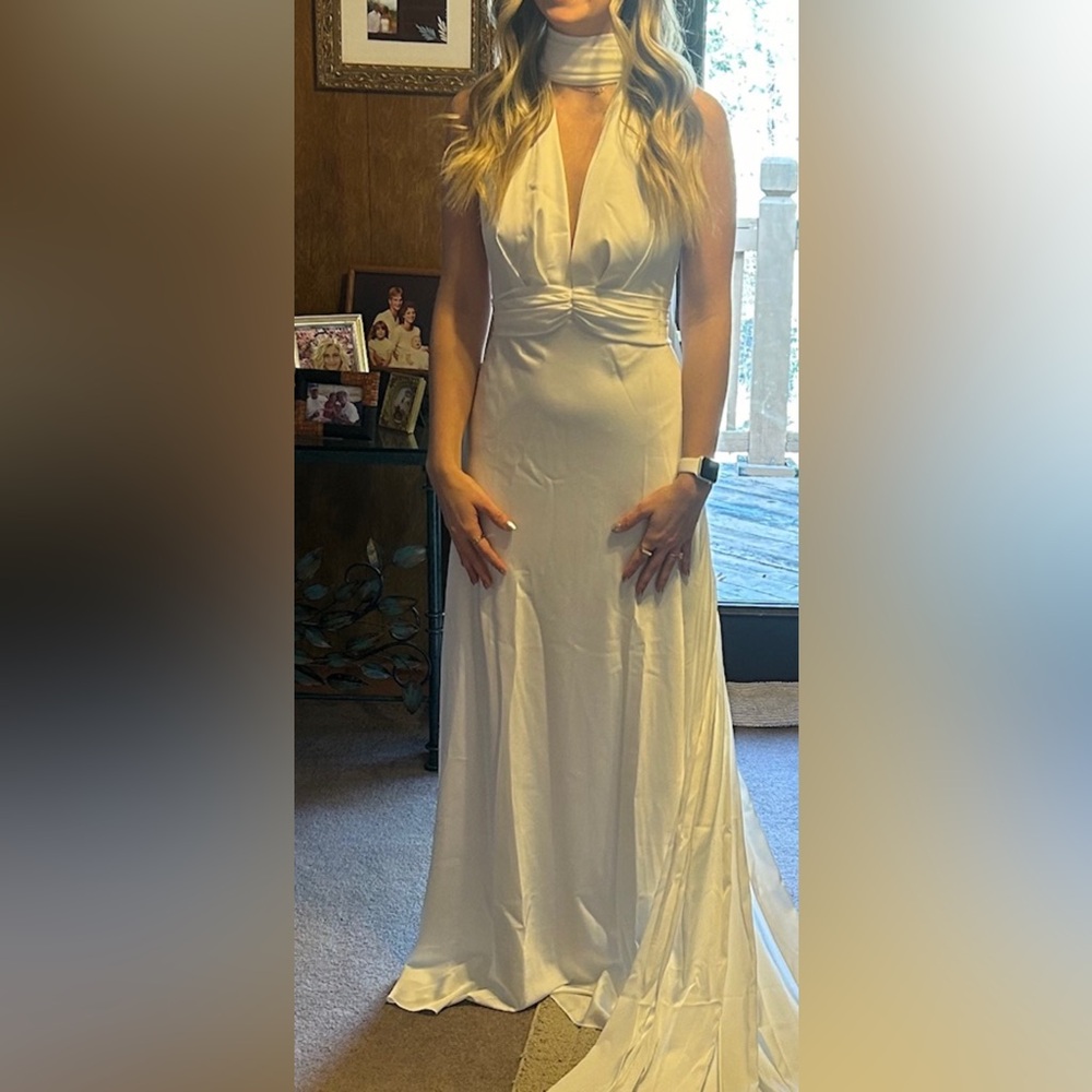 Elegant Wedding Dress - Picture 5 of 5